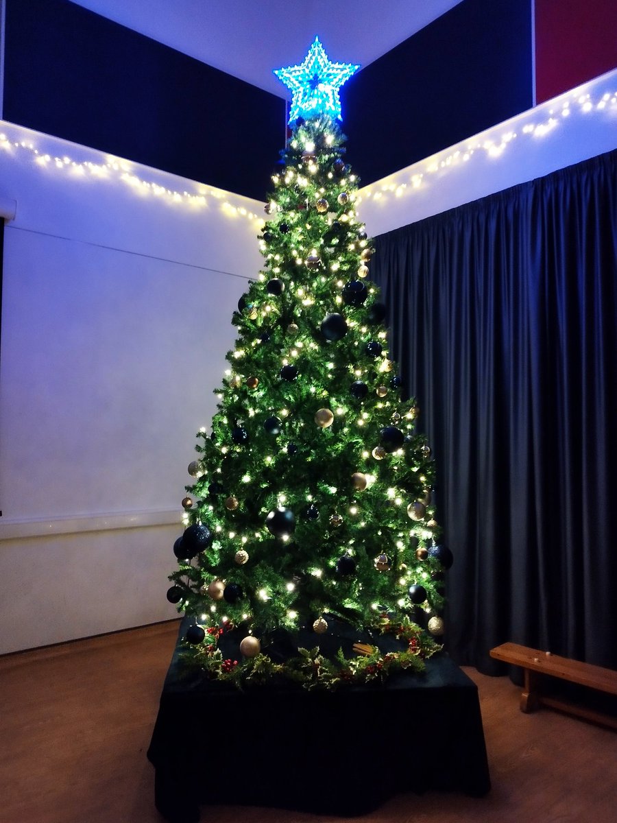 It's beginning to feel a lot like Christmas. The 12ft beauty is back for the festive the season 🎄