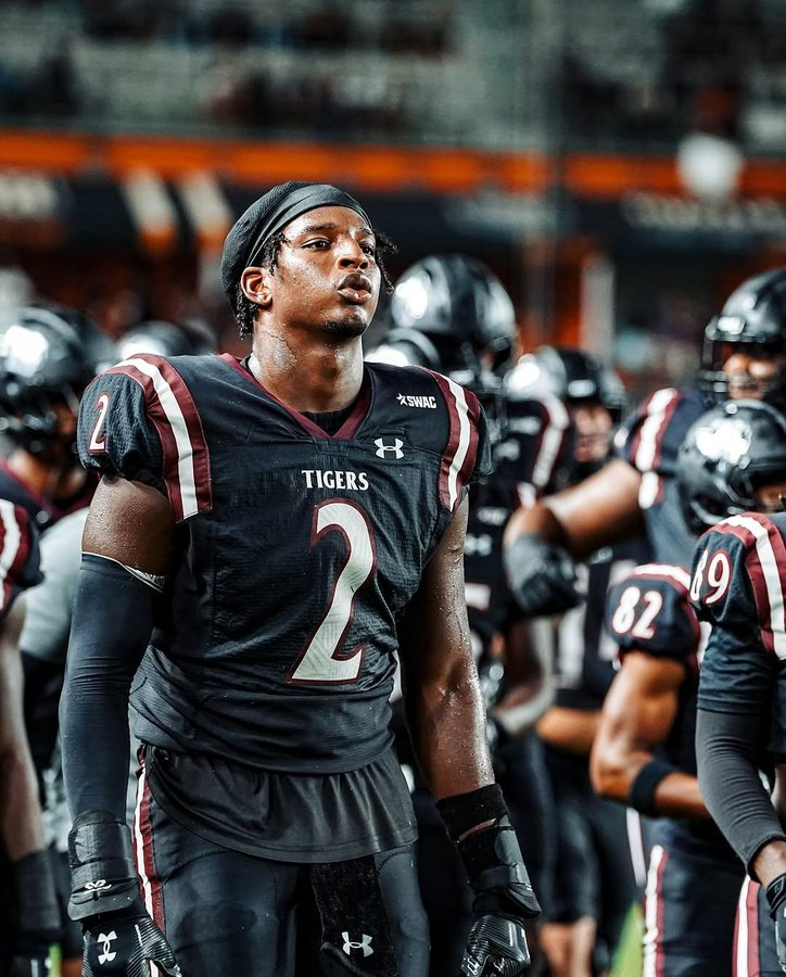 PeteNakos's tweet photo. Texas Southern LB Isaiah Bogerty plans to enter the transfer portal, his rep @DukeWilliamsPSC tells @on3. 

The 6-foot-3, 230-pound redshirt junior LB had 82 tackles this season.

https://t.co/wMrfFrdlE6 https://t.co/AX6GpUqEos