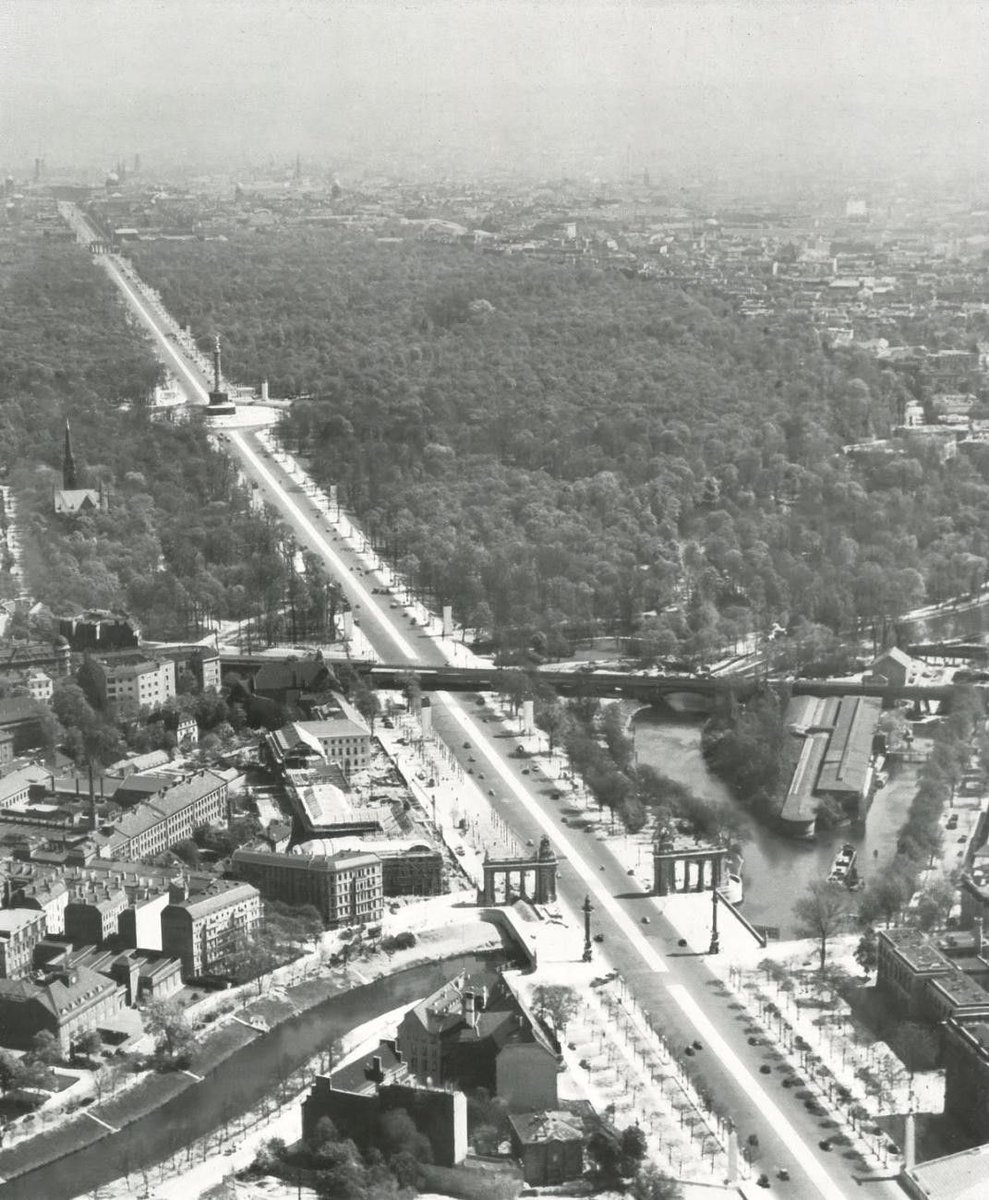 kreuzberged's tweet image. The sheer expanse of Berlin‘s Tiergarten is breathtaking🧡

Even more so when seen from above in the late 1930s. In 1937 Charlottenburger Tor, Charlottenburg‘s answer to Brandenburger Tor, underwent a tiny refurbishment: Nazi Ost-West-Achse, new superdimensional boulevard for the…
