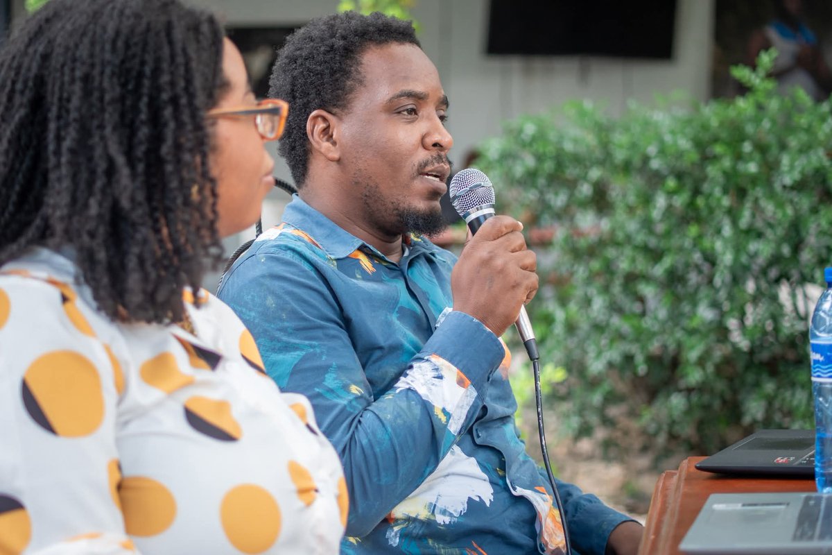 La troisième conférence « Pawol Tifi » a réuni de nombreux élèves autour de la psychologue Clara Jessica R. Marcel,qui a abordé « Le dialogue intérieur et la réalisation des rêves chez les jeunes femmes issues d’un environnement difficile »,avec Dérilon f Derilus à la modération.