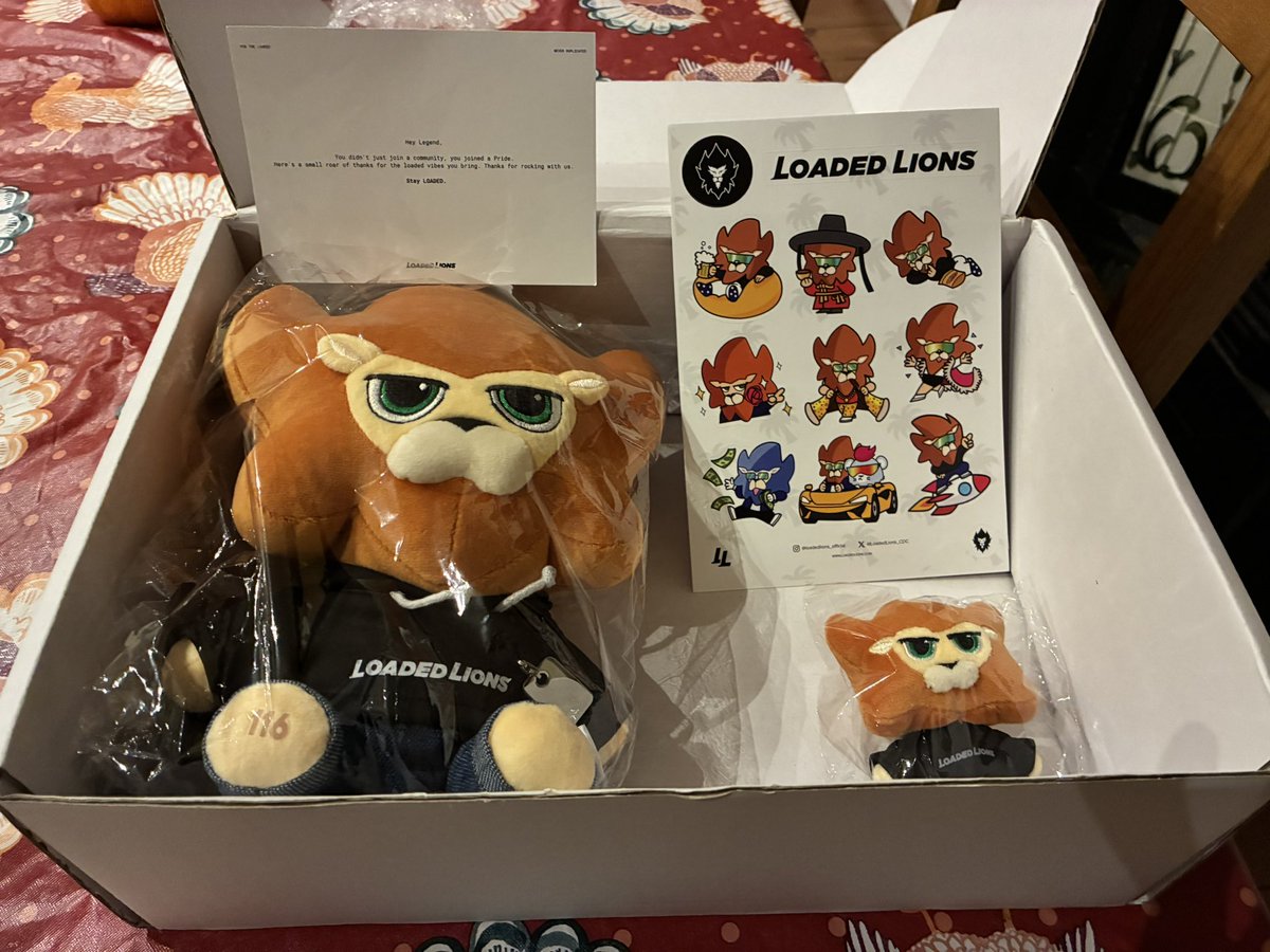 MetaCFO's tweet image. @LoadedLions_CDC thanks for the care package.  What a Loaded project!  Amazing.  Really appreciate the merch.  It will have a place of value in my Loaded Mansion!  Happy Thanksgiving! #LoadedLions @cryptocom @cryptocomnft @SupremeShaney @Nix_Mane_City