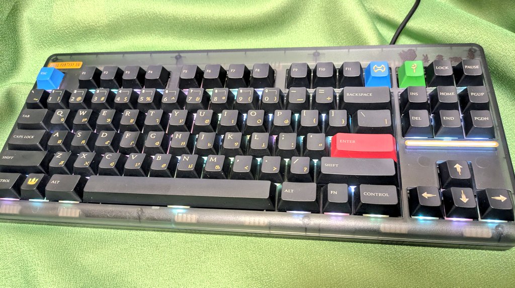 Kikyo_GaiaT's tweet photo. 14キーボード色々ありまして今日受け取りました✨️
箱がデカくてびっくりした。とても凝ったデザインだったね。
慣れるまで時間かかりそうだけどなんとかなるかな…。
#NovelKeys https://t.co/lTABG8E6bi