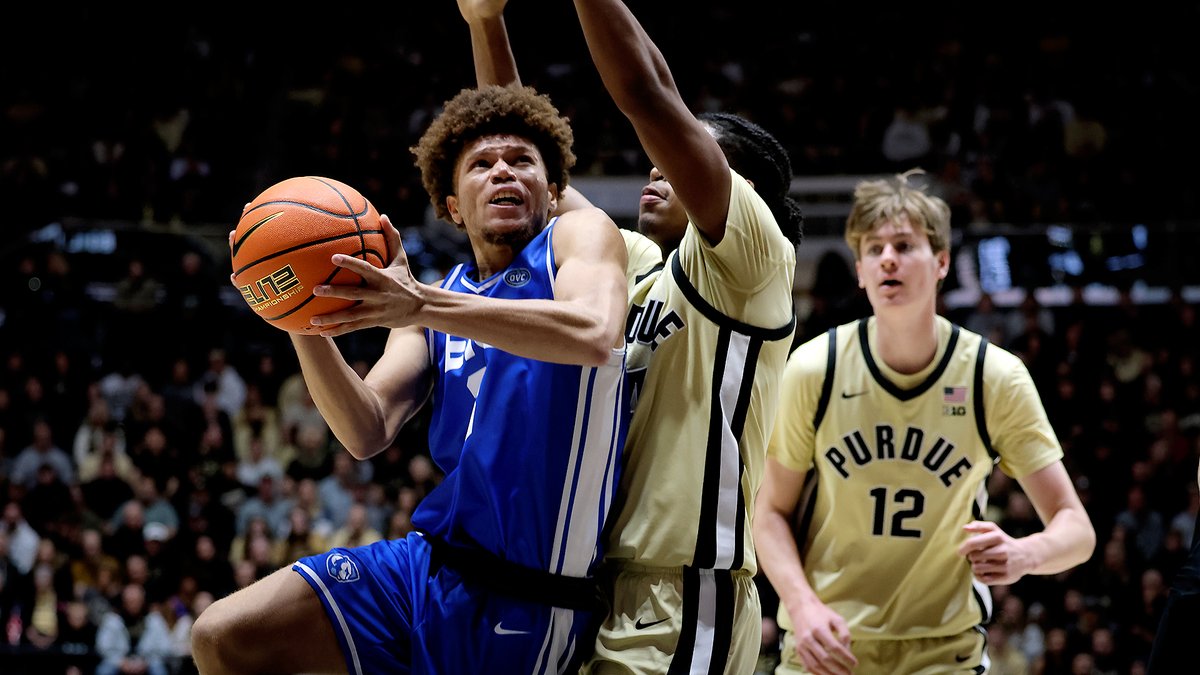 Meechie White scored 23 points to lead three <a href="/eiubasketball/">EIU Men’s Basketball</a> players into double figures as the Panthers lost 109-62 at No. 1 Purdue on Friday afternoon.

Terry McMorris and Preston Turner also in double figures.

Recap🏀👀⬇️
eiupanthers.com/news/2025/11/2…