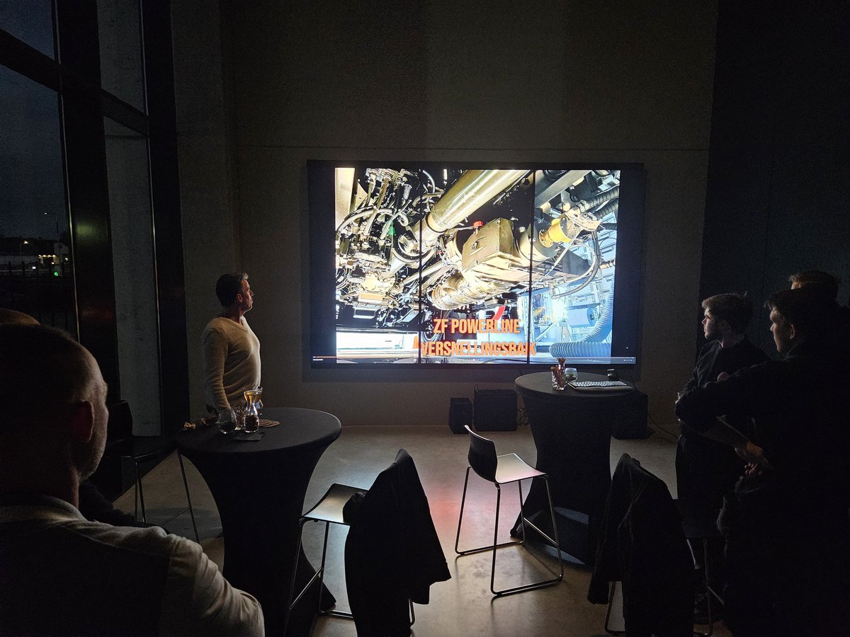 valkdegroot's tweet image. Vandaag was de officiële overdracht door Sewer Robotics van twee nieuwe waterjets voor onze rioolrenovatie-en reparatie ploegen. 

Directeur Ferry van der Valk overhandigde de twee voertuigen aan onze Machinisten.

#riool #sewerrobotics #waterjet
#rioolrenovatie #leidingrenovatie