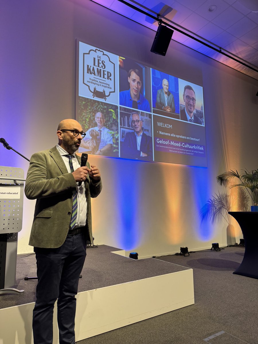 JacoKleynhans's tweet image. Tonight in Gouda, Netherlands: 1000 people showed up! 350 in the hall, 250 in the overflow hall and 400 had to go home. And a group of left-wing protesters outside across the street. If there are left-wing protesters present, you know you&apos;re in the right place!