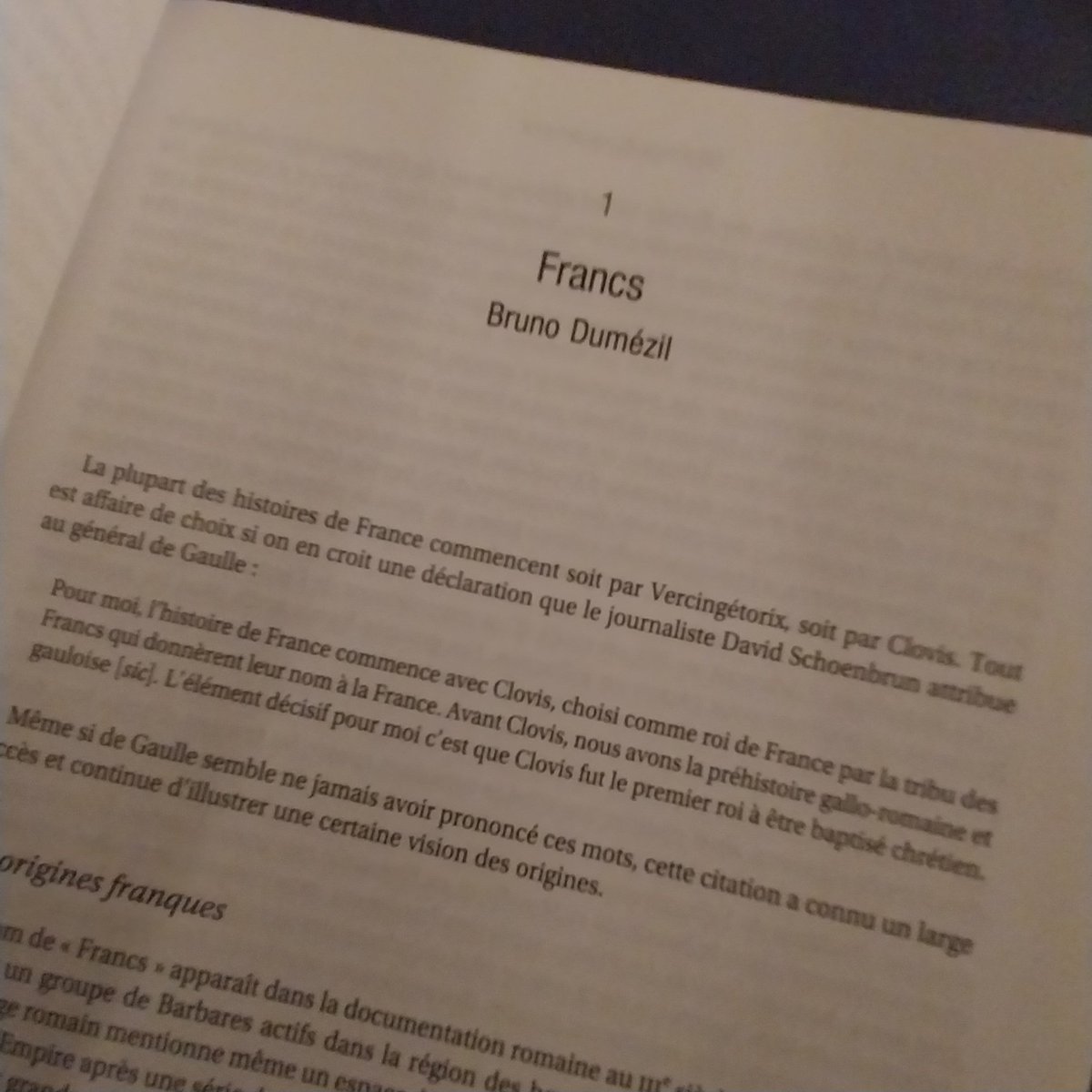 ermite2917's tweet image. #VendrediLecture  Au coin du feu, je commence &quot;Nouvelle histoire de France&quot; dirigé par @Eric_Anceau. Je ne le lirai pas d&apos;un seul coup bien entendu, je savourerai un chapitre les jours de calme. Ce soir, je découvre les écrits de Bruno Dumézil sur les Francs. 
#histoire #livre