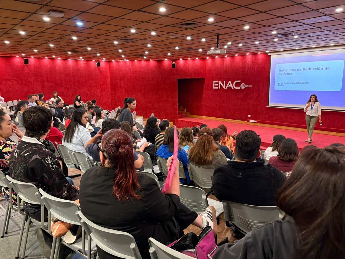 Equipos SENDA Previene de 49 comunas de la Región Metropolitana se capacitaron en género, estigma y estrategia DIR. 
#SENDAEsPrevención