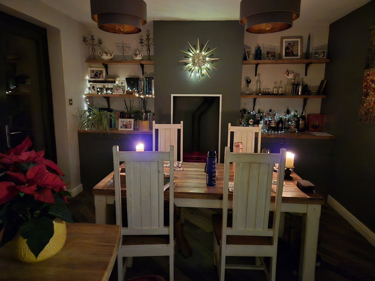 SmartSacks's tweet image. Friday night, is date night.. 14yr old binned off, outdoor catering organised, Lou Rawls is playing.. Sacks... Out....