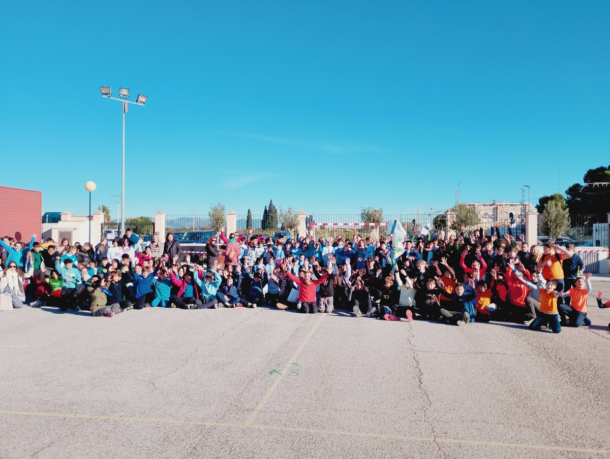 Cerramos una intensa semana de competición de la Lliga Oficial de Colpbol con el estreno de cuatro nuevas sedes y otros 90 equipos en liza.

🟢🔵🏐🏆🏐🔵🟢

#deporte #competicion #Colpbol #LigaOficialColpbol #edufis #JECV <a href="/GVApresidencia/">Presidència GVA</a> <a href="/comunitatesport/">Comunitat de l'Esport</a>