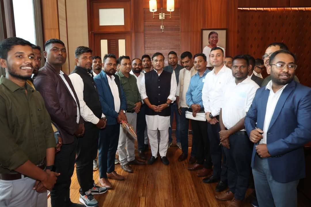Assamteatribes's tweet photo. অসম চাহ জনজাতি ছাত্ৰ সন্থাৰ দীৰ্ঘদিনীয়া ২০০ বছৰীয়া দাবী চাহ শ্ৰমিকৰ ঐতিহাসিক ভুমিৰ পট্টা বিধেয়ক বিধানসভাত আইনগত গৃহীত কৰি চাহ শ্ৰমিকৰ ভুমিৰ অধিকাৰ বাস্তৱত পৰিণত হোৱাত, আমি মাননীয় মূখ্যমন্ত্ৰী ড° হিমন্ত বিশ্বশৰ্মা দেৱক ‌আট্‌ছা তৰফৰ পৰা আন্তৰিক কৃতজ্ঞতা জনালোঁ।@Assamteatribes https://t.co/THz8BaSsto