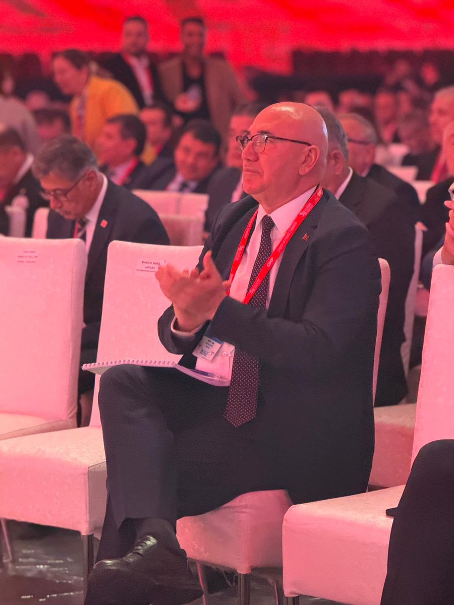 Gençler gülmeden,
Türkiye gülmez.