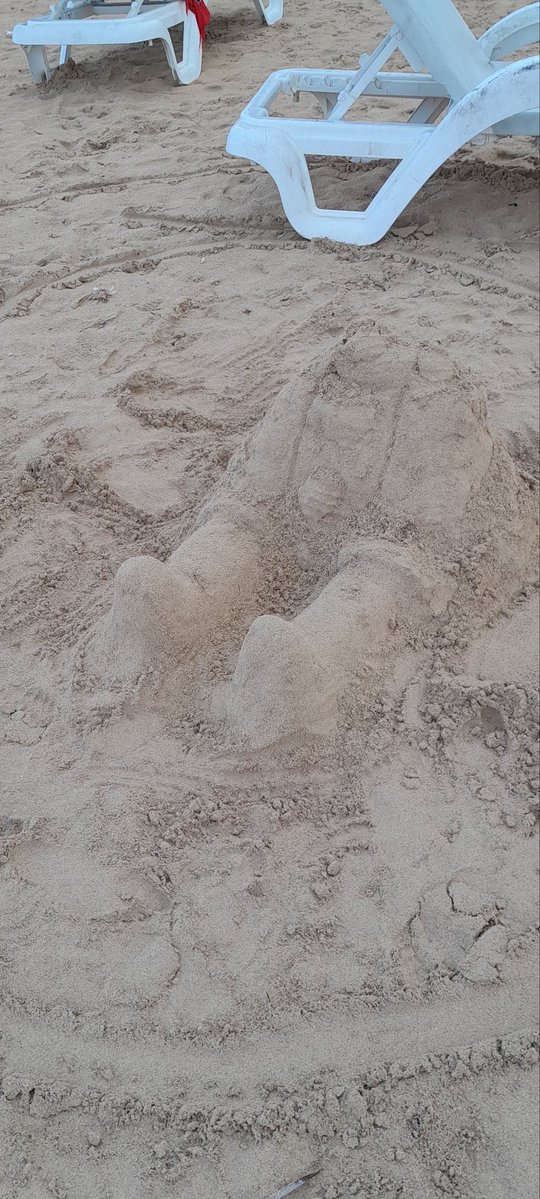 PAykatica's tweet image. ✏️︵﹐𖦹 ˖࣪ ﹕un pim de arena que estaba haciendo pero no llegue a terminar por la lluvia :cc
#pimpimling #smilingfriends