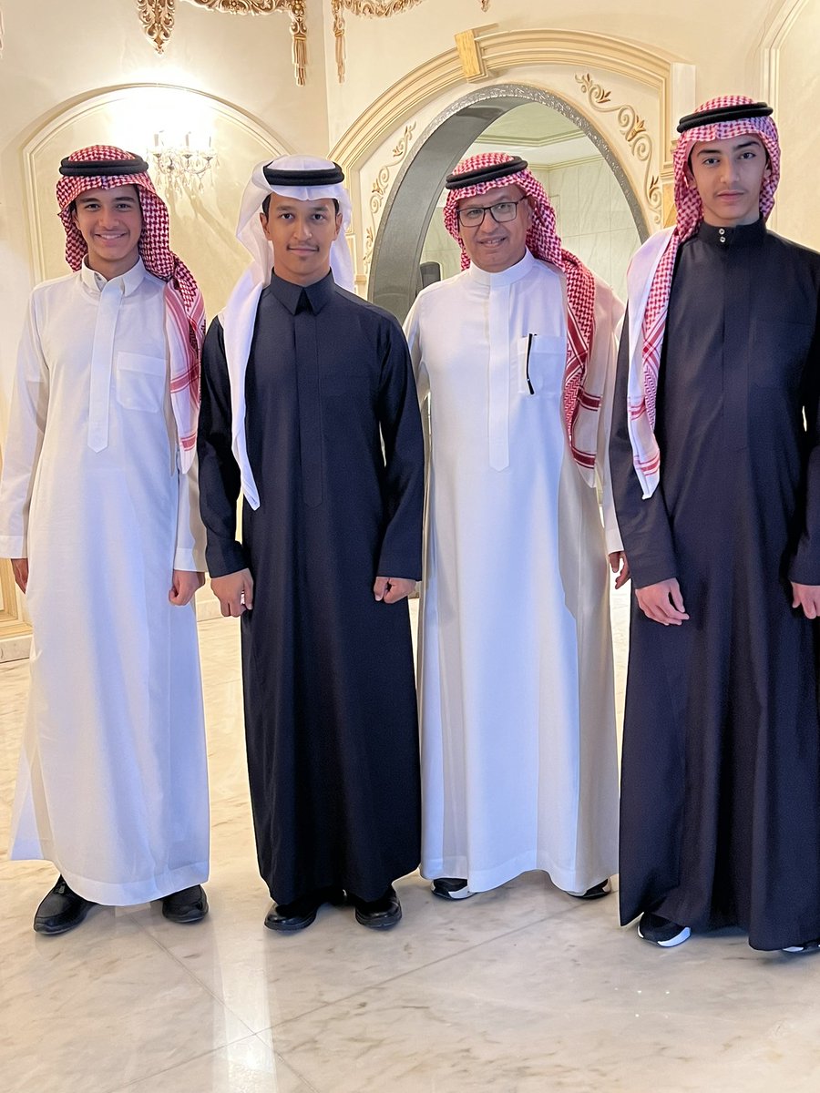 احتفلنا  بزواج الابن فلحان بن عبدالرحمن بن فلحان المحيميدي الرويس الليلة وسط حضور عدد من الاهل والاقارب والزملاء  أجمل التهاني والتيريكات للعروسين بحياة زوجية سعيدة.