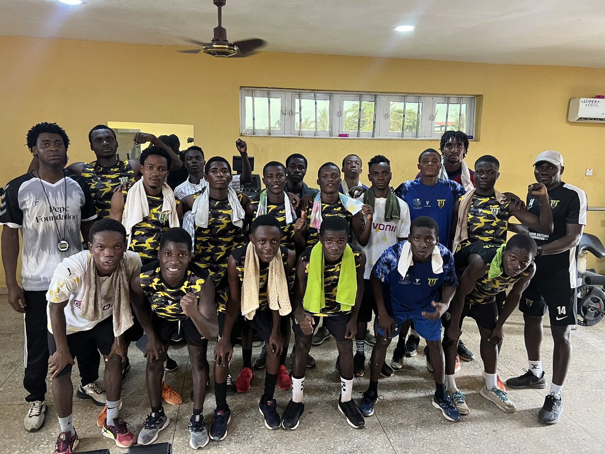 AdeyemiFC_'s tweet image. Have a wonderful weekend 😃💛

#AFC | #WeAreAdeyemiFC