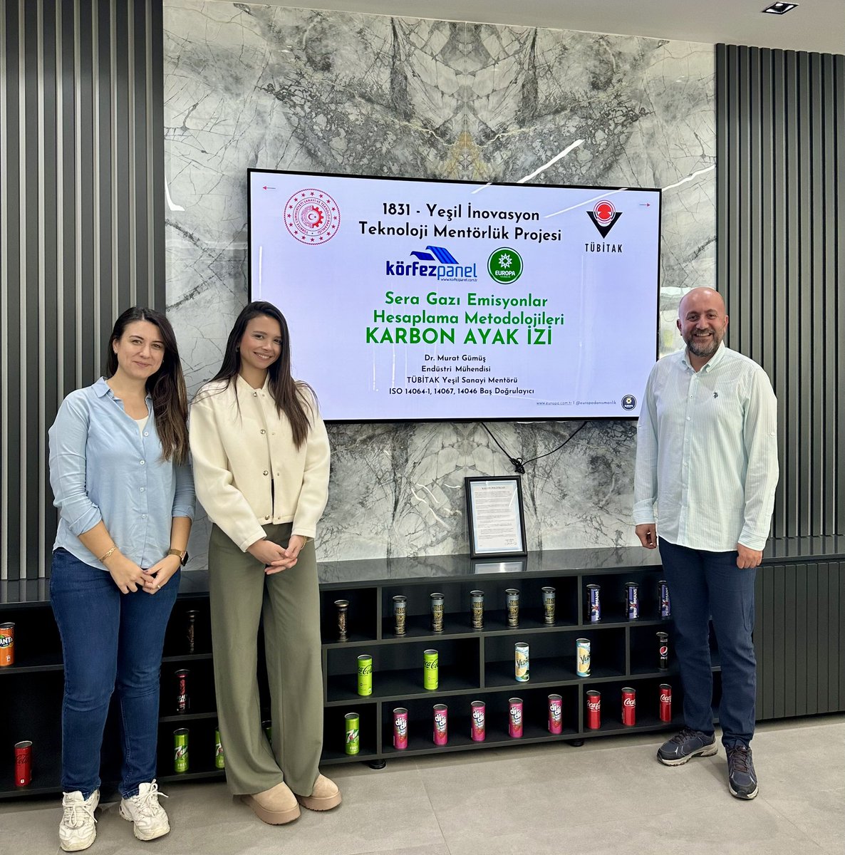 Manisa’da Körfez Panel firmamızın Yeşil Dönüşüm Yolculuğu Başladı!

Sektörünün öncü firmalarından Körfez Panel ile birlikte;
✅ ISO 14064-1 Kurumsal Karbon Ayak İzi
✅ ISO 14067 Ürün Karbon Ayak İzi
✅ ISO 14046 Su Ayak İzi
