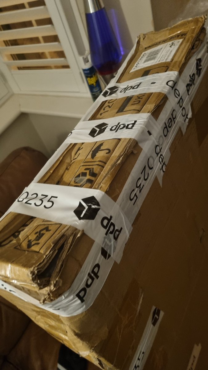 Stevieb0y's tweet image. Well done #DPD, yet another messed up delivery. Your incompetence shouldn&apos;t surprise me anymore. Couldn&apos;t assemble this because you managed to lose the fixings when you damaged the packaging.