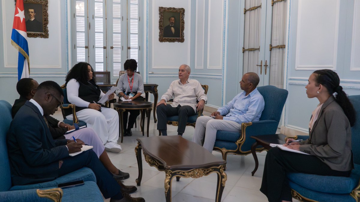 Sostuve fraternal encuentro con viceministra de Relaciones Exteriores y Comercio Exterior de #Zimbabwe🇿🇼, <a href="/ChikomoSheillah/">Hon Sheillah Chikomo</a>. Confirmamos excelente estado de relaciones históricas bilaterales y la intención de continuar fortaleciéndolas en áreas de interés común.