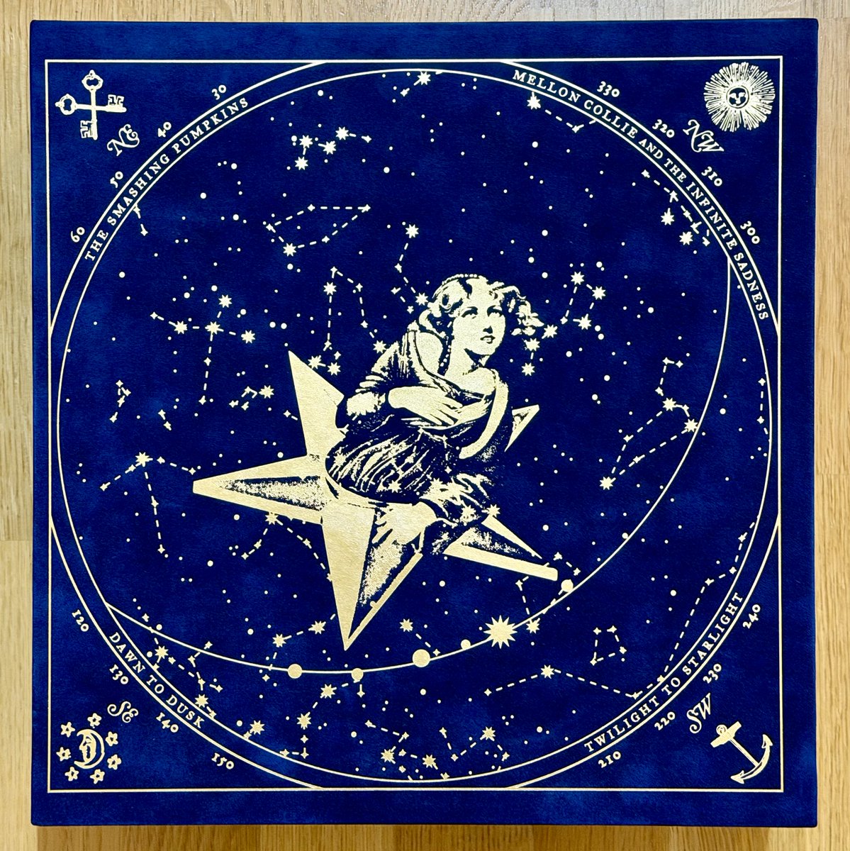 jussiertio's tweet image. The Smashing Pumpkins – Mellon Collie and the Infinite Sadness

(2025, 30th Anniversary Super Deluxe Limited Edition)

@SmashingPumpkin #TheSmashingPumpkins #vinylrecords #boxset