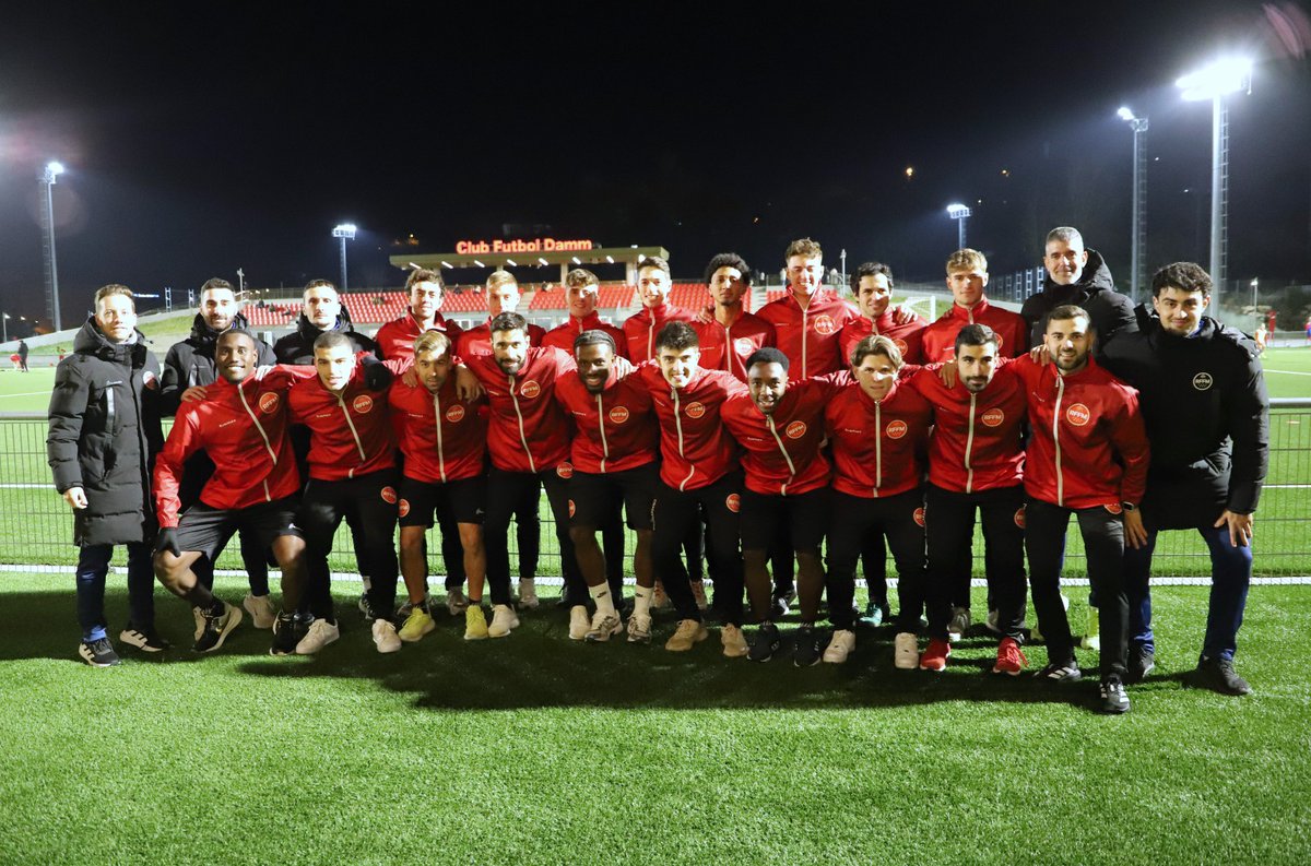 RFFM_oficial's tweet image. Los jugadores de la selección 'Siete Estrellas' de Aficionados ya están en Barcelona, donde mañana se medirán a la @FFCV_info en su estreno en la Copa de Regiones de la UEFA.

Gran ambiente antes de la cena y de la charla técnica para preparar el partido ante los levantinos.