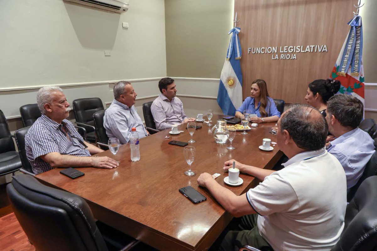 Fortalecemos el cooperativismo para impulsar la producción riojana 🤝🌱

Junto a <a href="/carloscacholuna/">Cacho Luna</a> titular del Consejo Económico y Social de La Rioja, nos reunimos con <a href="/GildoOnorato/">Gildo Onorato</a> presidente del Instituto Provincial de Asociativismo y Cooperativismo de la Provincia de Buenos