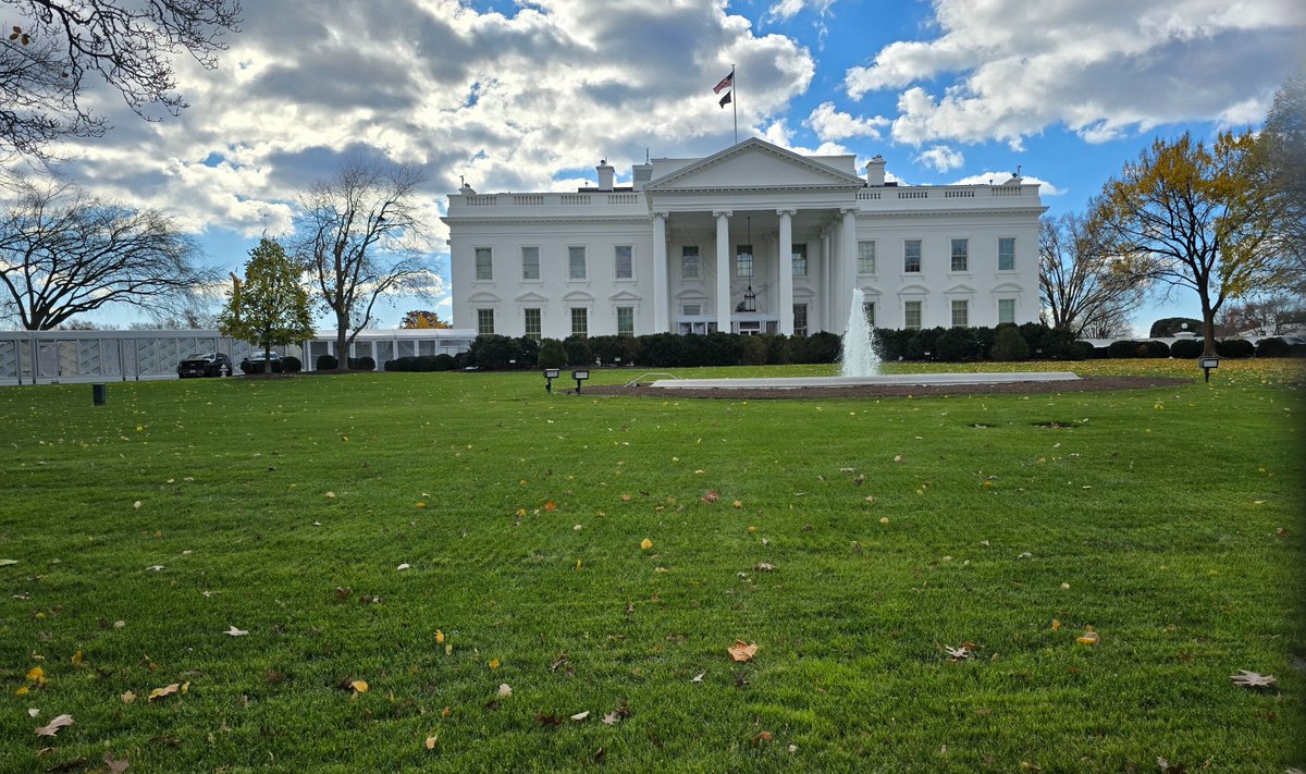 As an engineer today walked around  the Whitehouse wanting to see construction  of the GRAND NEW BALLROOM. Not much  to see from a  distance.