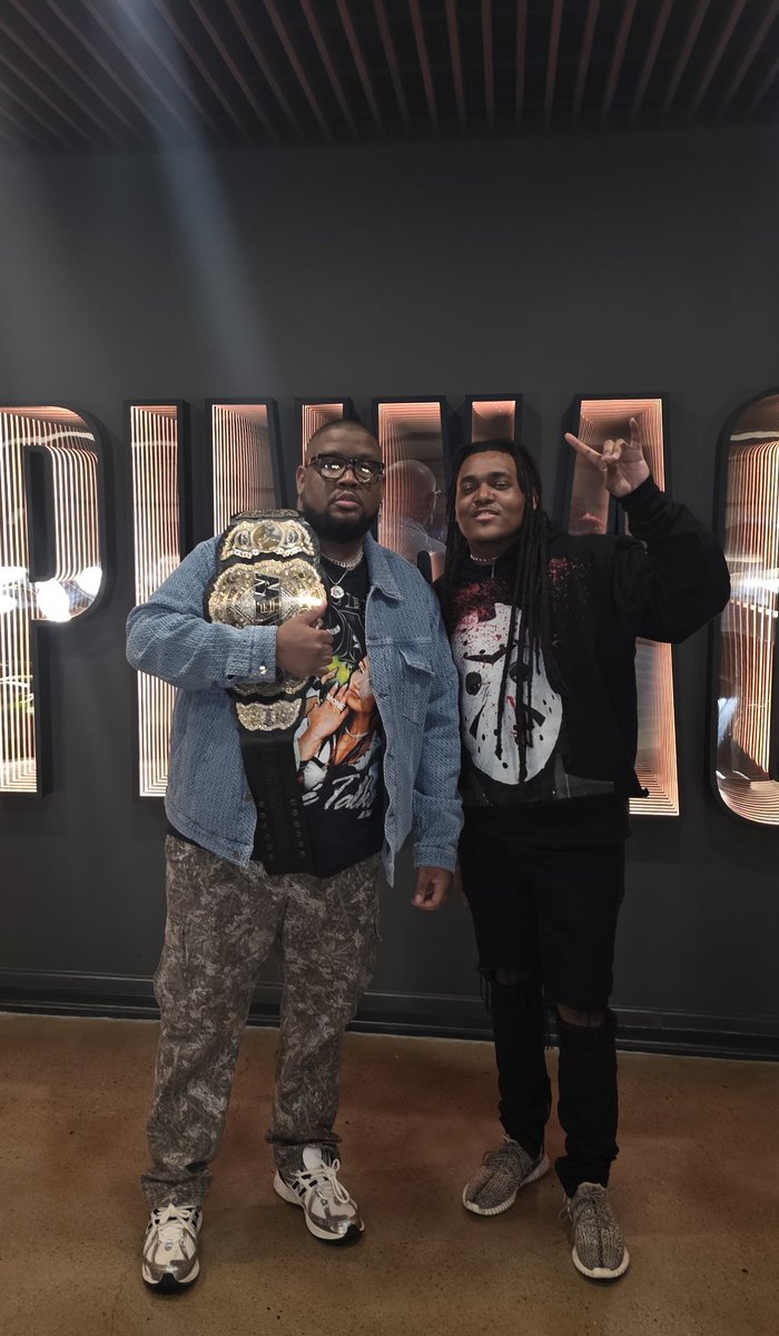 Liz Loves Luger ♌ tweet media