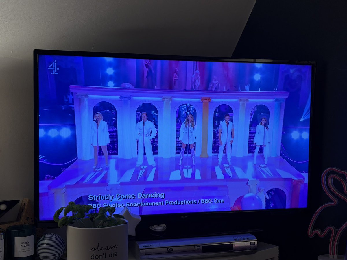 joannamont's tweet image. I don’t really watch Strictly but HOW did I miss Steps doing a Blackpool special on it? I agree with the age-gap gays on #Gogglebox… every song is a BANGER 😍😲