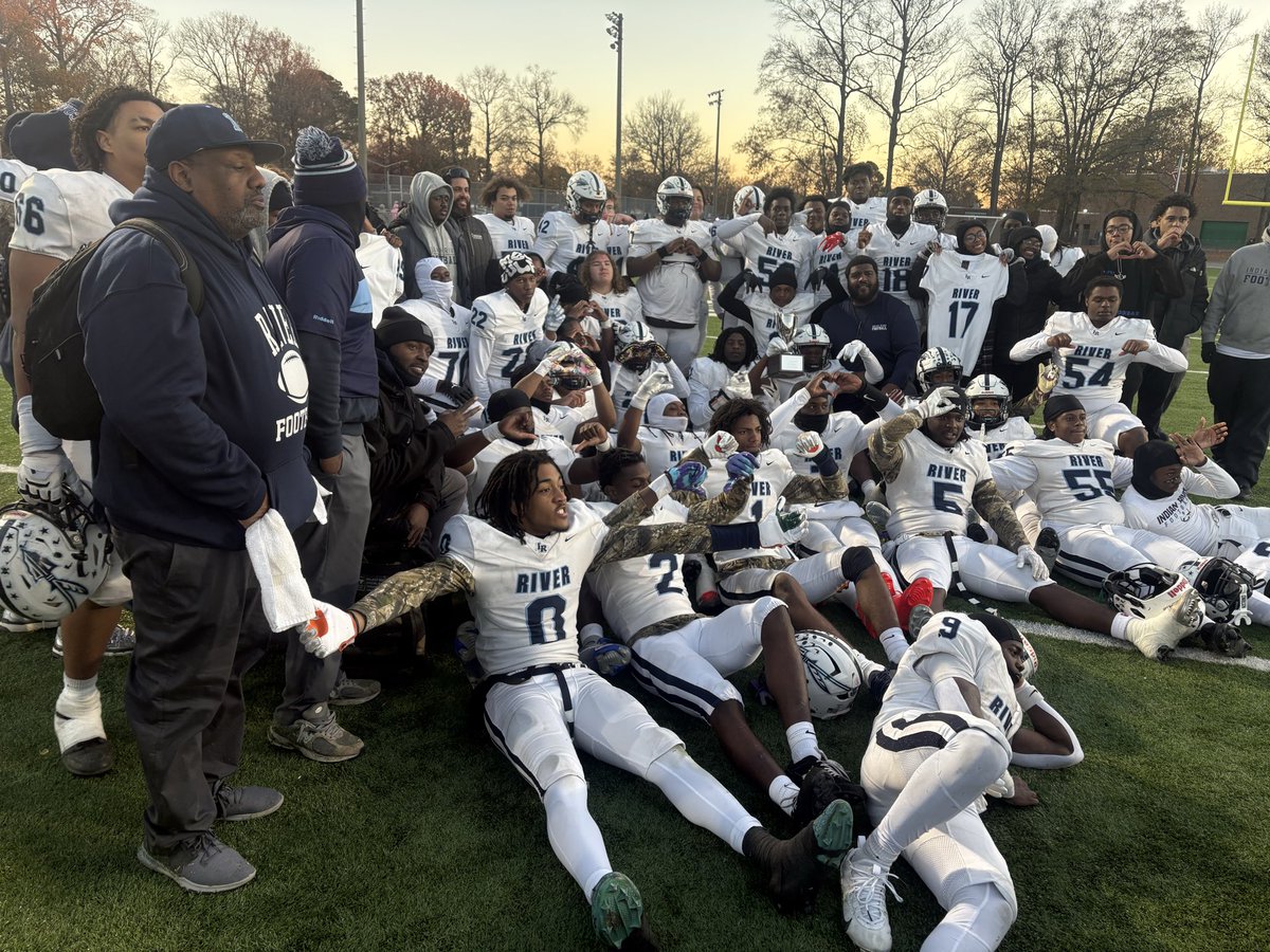 marcdavissports's tweet image. Indian River tops Green Run 20-14 to win Region 5A.

@WTKR3