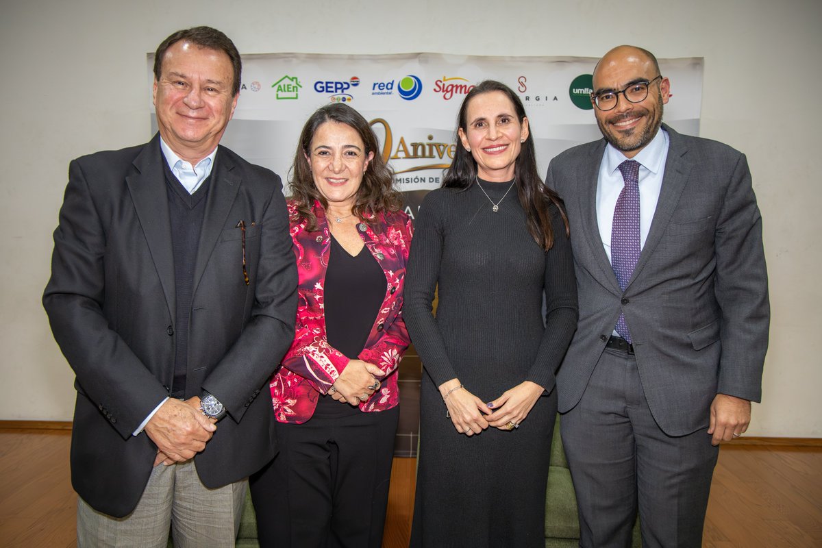 Shirley_AC's tweet photo. Celebramos 20 años de la Comisión de Enlace Legislativo de CANACINTRA. Un espacio que impulsa claridad y diálogo útil entre sectores. Gracias a los diputados @CarolAntonioA y @hector_saul1   por acompañar este trabajo. 

#AsuntosPúblicos #CANACINTRA #DiálogoLegislativo https://t.co/H56Plw5LlU