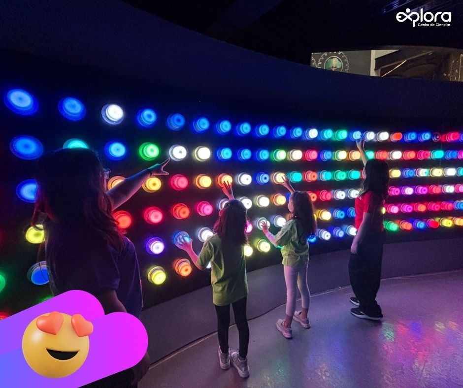 ExploraLeon's tweet image. Este fin de semana arma el date perfecto en Explora 

Vive la experiencia internacional de Animal Inside Out, explora nuestras salas interactivas, asómbrate con los dinosaurios en 3D en “Planeta Prehistórico”, súbete al  Girotrón y cierra el día bajo &quot;Noche de las estrellas&quot;.