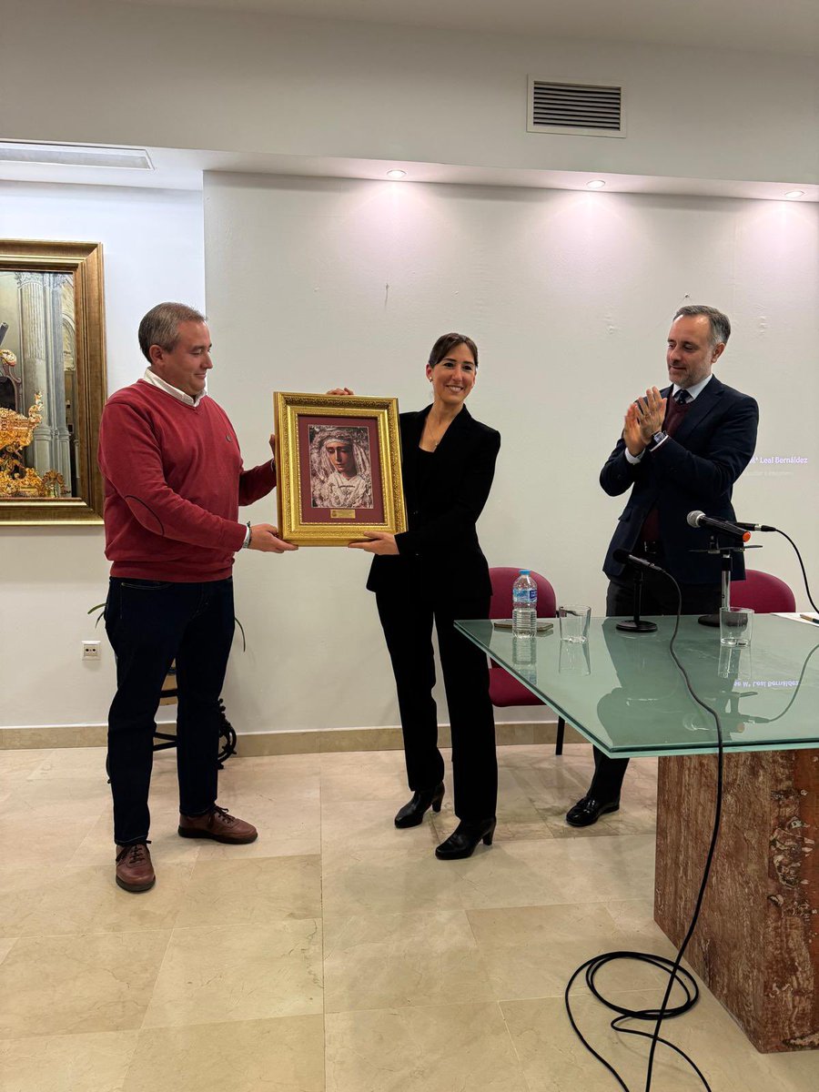 cfdmisericordia's tweet photo. Agradecemos a Laura Pérez y a José María Leal su asistencia a la segunda charla del ciclo de conferencias Charlas Contigo. Ha sido muy ilustrativo y enriquecedor conocer el proceso integral de restauración y conservación de la imagen de nuestra Sagrada Titular. https://t.co/yL8kJPHQ38