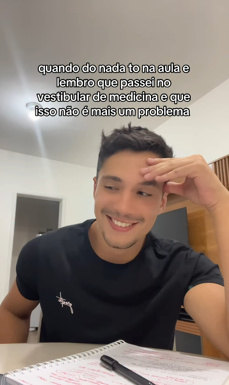 forumbunklr's tweet image. Padrão mediciner famosinho do Instagram CHOCA web ao postar trecho de vídeo SEM FILTRO e seguidores perguntam se é a mesma pessoa.