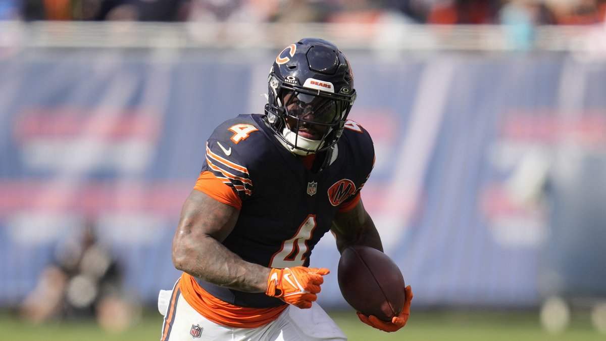 The Bears really have TWO 100-yard rushers today 😳

🐻 Kyle Monangai: 15 carries, 112 yards 
🐻 D'Andre Swift: 14 carries, 113 yards, 1 TD 

WILD.