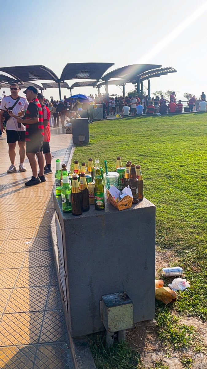 vecmiraflorinos's tweet photo. #Miraflores
#Larcomar
#VecinoReporta
En el distrito de Miraflores está prohibido el consumo y venta de bebidas alcohólicas en la vía pública, incluyendo calles, malecón y playas... ¿Hay excepciones a la ordenanza? 🤔 https://t.co/tV6Tl0030n