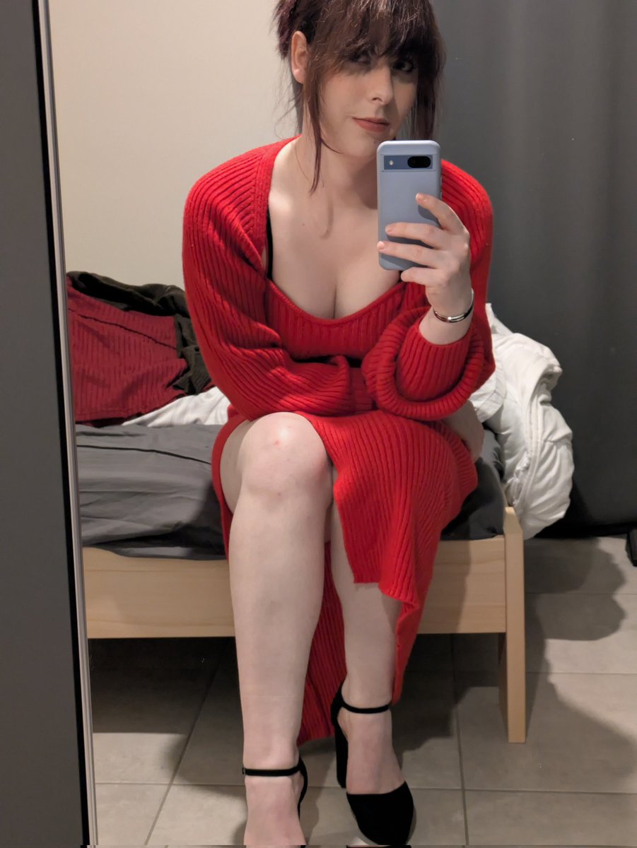 GhosT_Quanta's tweet image. This one didn&apos;t deserve to get cropped to hell. Anyway back to painting the Gipsy Danger lol.