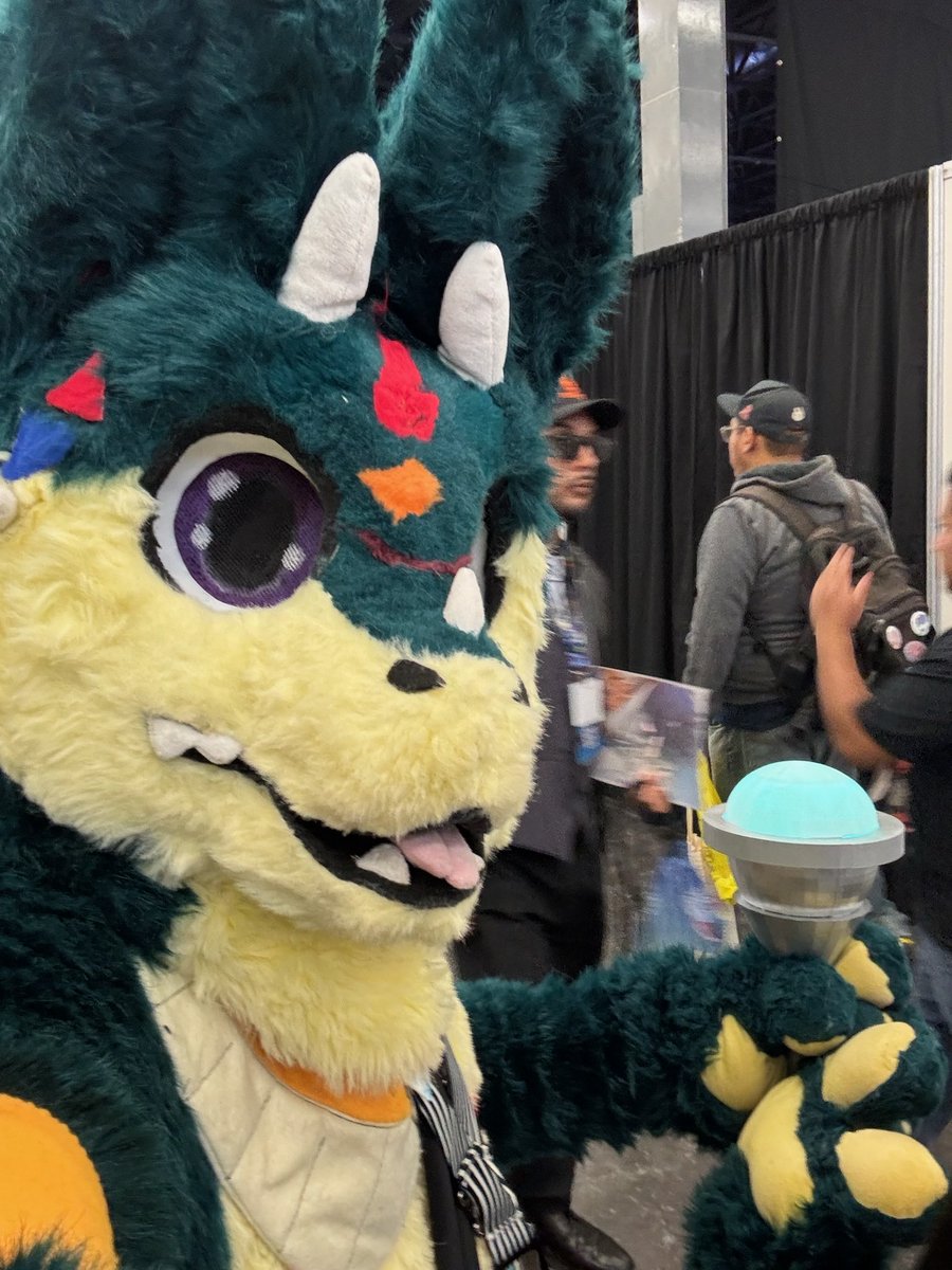 Have a nice #fursuitfriday!