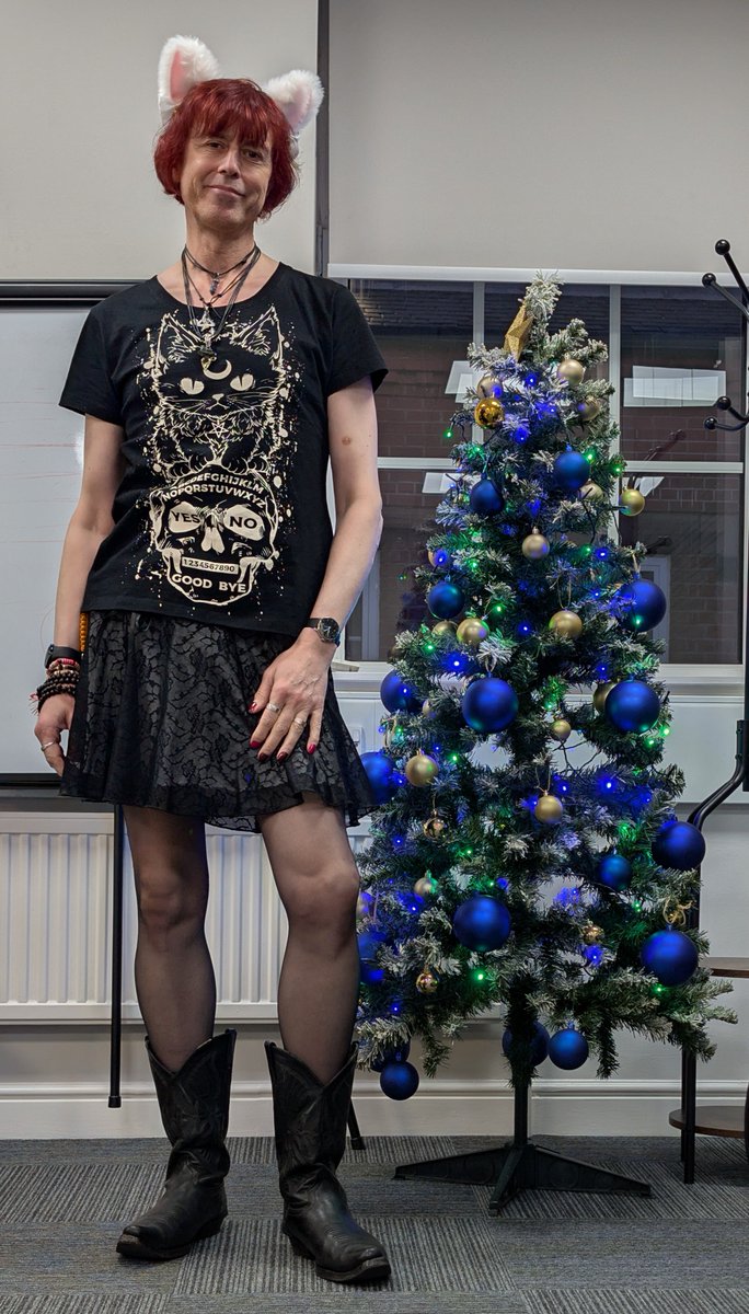 techmanmartin's tweet photo. Nailed my xmas look https://t.co/HX5H5FPQGG