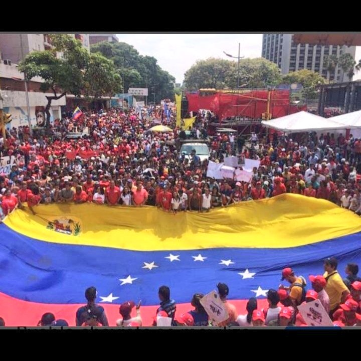 Determinación inquebrantable.Esa es nuestra respuesta para defender lo nuestro: nuestra identidad y el honor de ser venezolanos.
 ¡Viva Venezuela! 

#AVenezuelaNoLaTocaNadie 

#CHCh