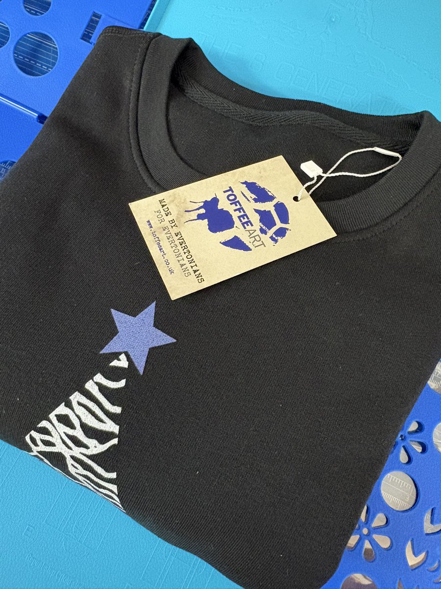 ToffeeArt's tweet image. Everton Christmas Pleasures. 

See it tomorrow before the game upstairs at the Bluehouse. 

Buy online from the website. 

Don’t leave it too late for Christmas. The coolest Christmas sweater for blues this year! 

#EFC