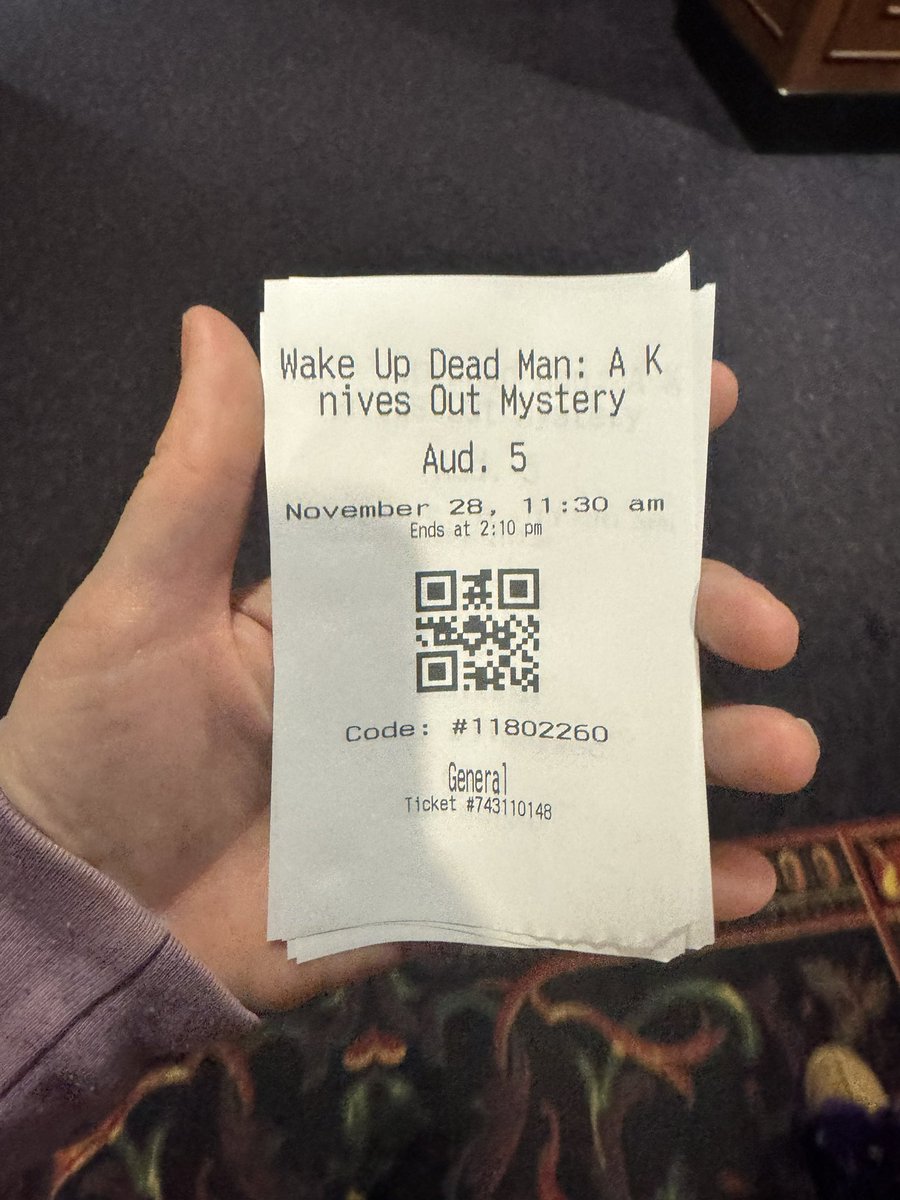 ReyloRobyn2011's tweet image. Just saw “Wake Up Dead Man.” It’s soooooo good. Probably my favorite of the knives out movies. @rianjohnson love the phantom reference and the blue butterflies 🦋