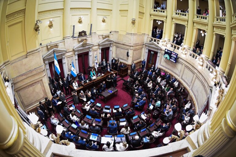 4PAgenda's tweet image. Sesión especial: #Villarruel tomó juramento a 23 de los 24 #senadores electos

agenda4p.com.ar/2025/11/28/ses…