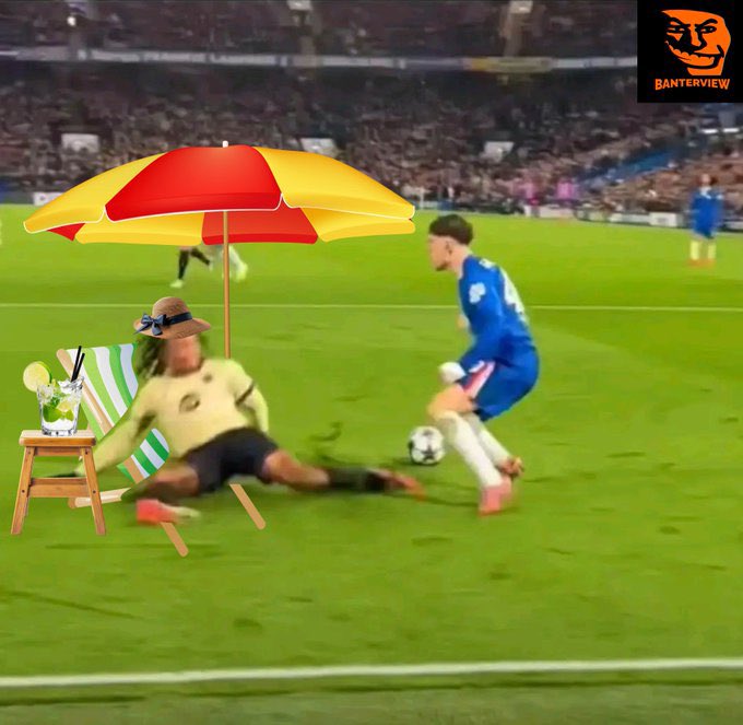 Midecf_c's tweet image. Chilling by the pool side 😂😂😂😂😂