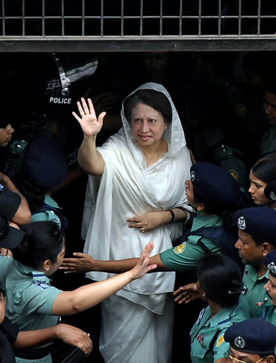 খালেদা জিয়া দলীয় সীমানার বাইরে সম্মানিত এবং গণতন্ত্রের প্রতি তাঁর আপসহীন অঙ্গীকারের এক প্রতীক। আল্লাহ যেন তাঁকে দ্রুত সুস্থতা দান করেন।