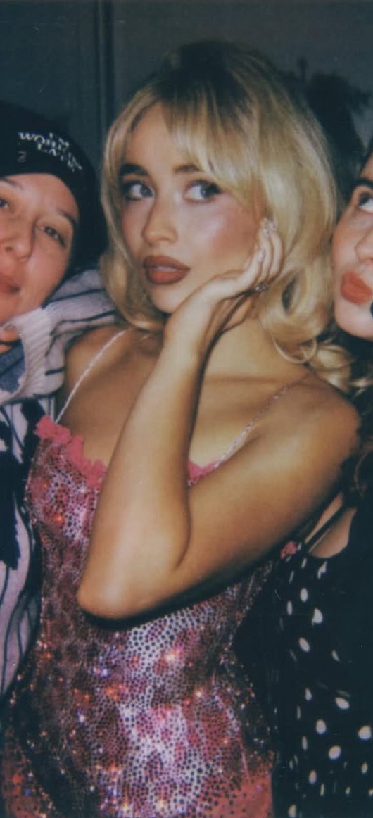 She’s torturing me why is she giving us pictures of this bodysuit in small doses 😭