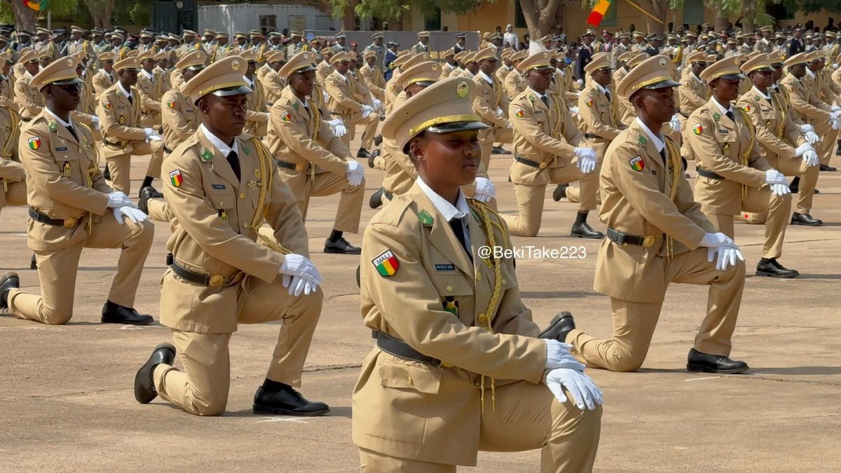 MaliTransition's tweet image. #Koulikoro 🇲🇱 : quelques images de la cérémonie de sortie de la 47ᵉ promotion de l’EMIA, présidée par Son Excellence le Général d’Armée Assimi GOÏTA, ce vendredi 28 novembre 2025.