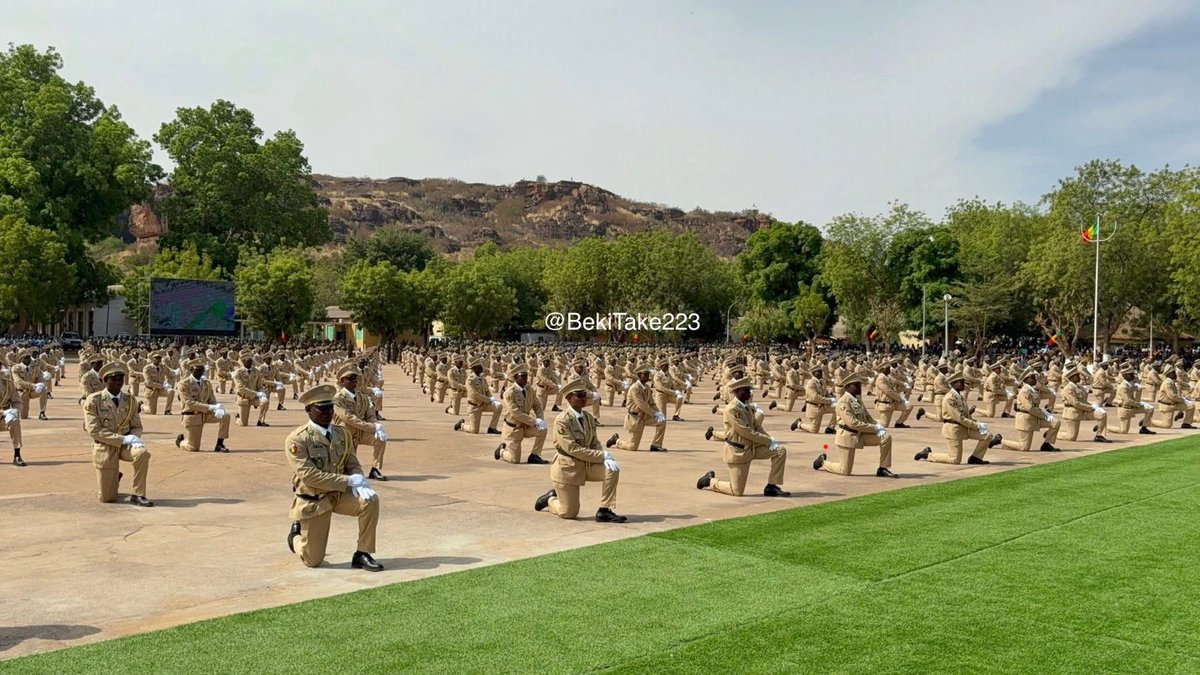 MaliTransition's tweet image. #Koulikoro 🇲🇱 : quelques images de la cérémonie de sortie de la 47ᵉ promotion de l’EMIA, présidée par Son Excellence le Général d’Armée Assimi GOÏTA, ce vendredi 28 novembre 2025.