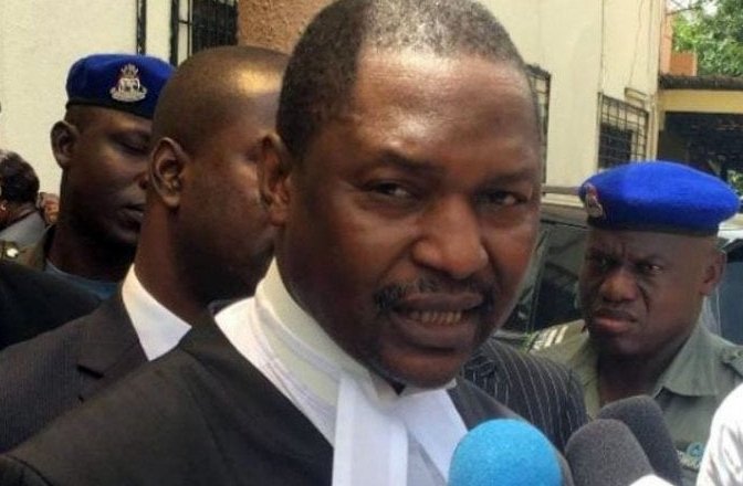 thecableng's tweet image. EXCLUSIVE: Malami faces probe over five suspicious mega deals under his watch

Abubakar Malami, former attorney-general of the federation (AGF), will be questioned over at least five suspicious transactions during his time in office, TheCable understands.

Five of the…