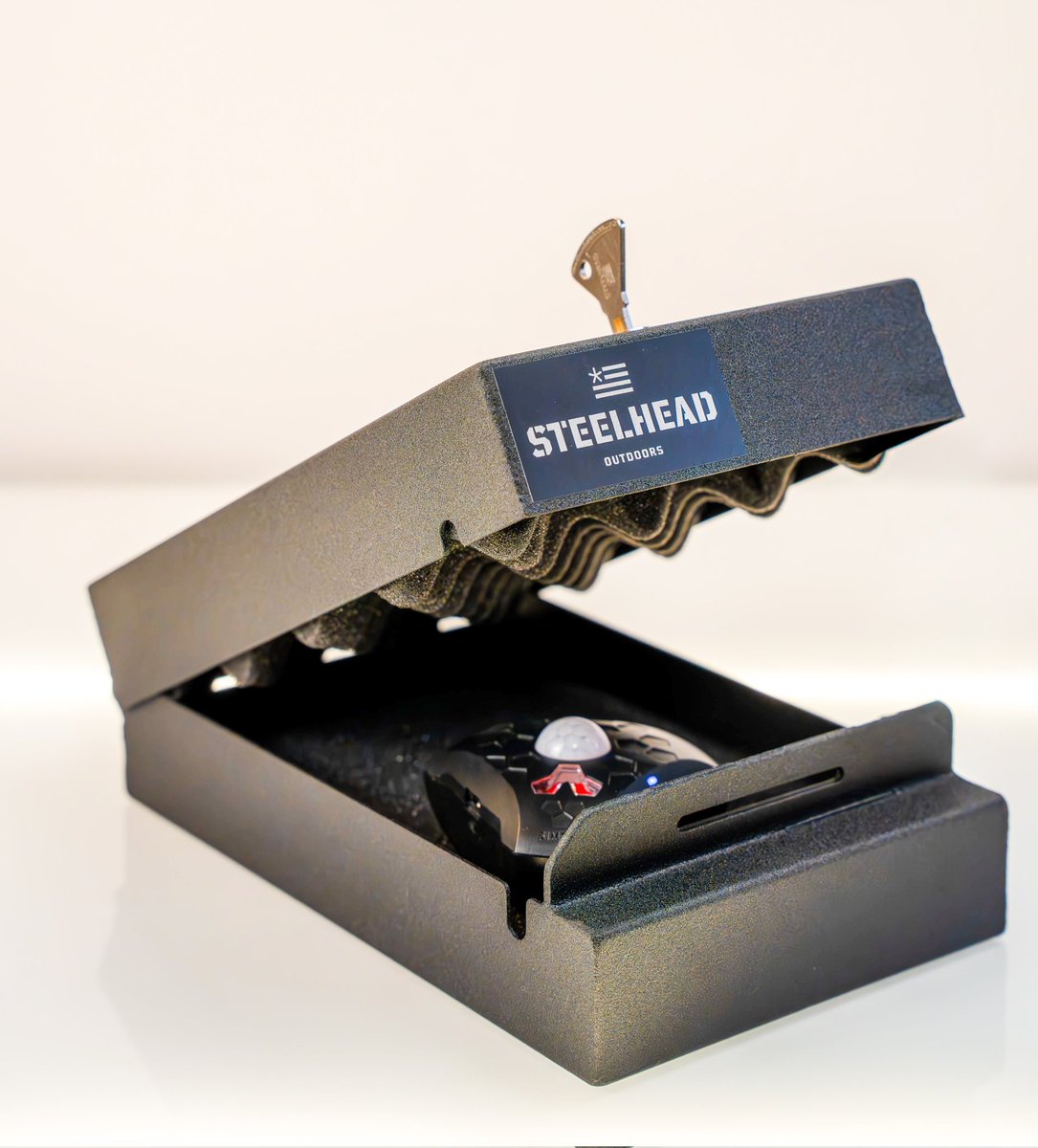 SimtekSensors's tweet image. The perfect travel companion, get notified the moment your lockbox is moved or opened. 
We got you fam 🤜🤛
#simtek #stealthalert