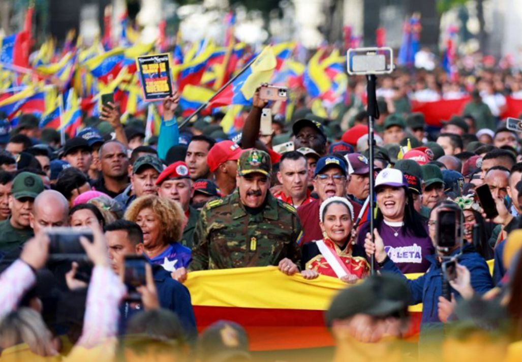El pueblo venezolano es el guardián de su propia historia y destino. Seguimos en pie, defendiendo con orgullo nuestra independencia y luchando por nuestra patria. 
¡Que resuene fuerte nuestro grito de libertad! 🇻🇪 ✊🏽

#AVenezuelaNoLaTocaNadie

#CHCh