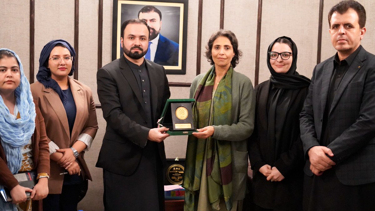 fospah's tweet photo. As part of #FOSPAH’s #HumBadleingeSoch campaign, Federal Ombudsperson Fauzia Viqar was warmly received in Quetta by Mr. Bilal Khan Kakar, Vice Chairman BBOIT. They convened the importance of gender‑sensitive business spaces that enable women to participate in economic life. https://t.co/KH6JEg9VwR